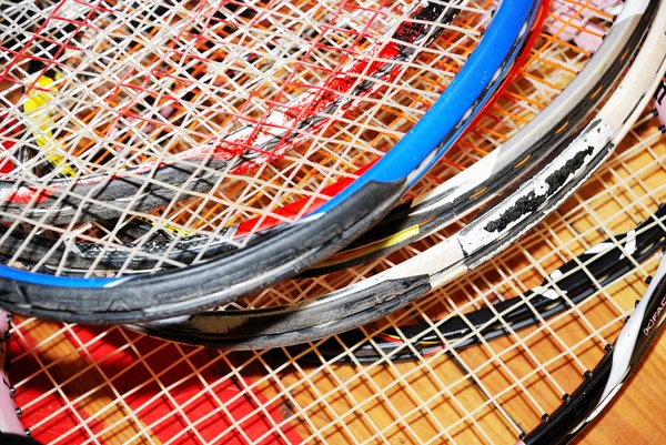 Close-up van oude tennisrackets — Stockfoto