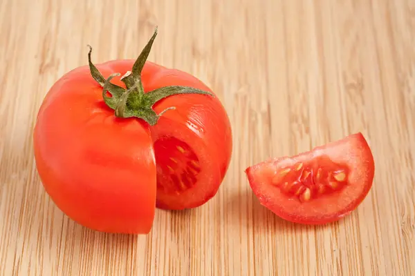 Tomate vermelho maduro — Fotografia de Stock