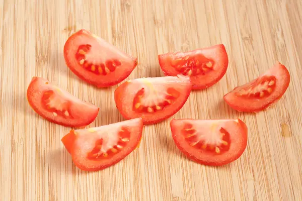 Kırmızı olgun domates. — Stok fotoğraf