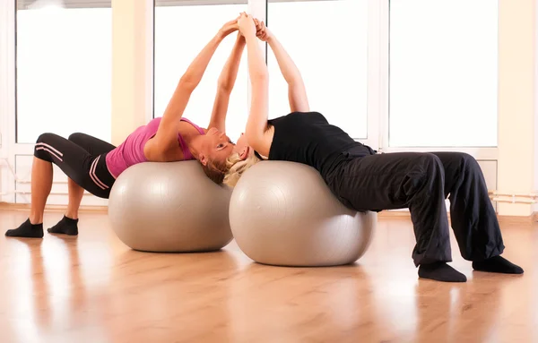 Grupo de fazer exercício de fitness — Fotografia de Stock