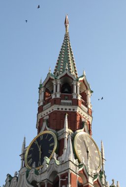 Gökyüzü arka planında Kremlin kulesi