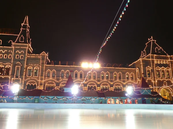 Pista de patinaje sobre cuadrado rojo en Moscú —  Fotos de Stock