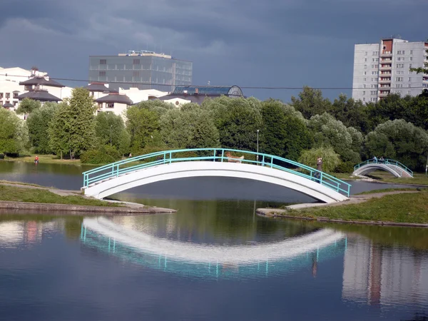 Summer in city park — Stock Photo, Image