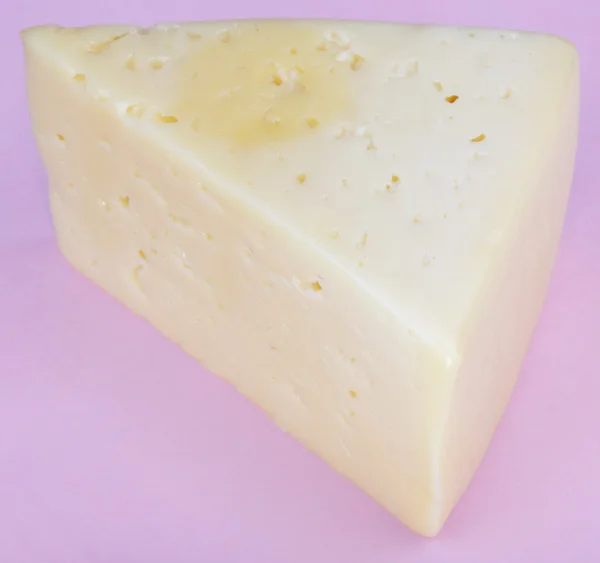 Pembe Arkaplanda Peynir — Stok fotoğraf
