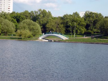 Yaz günü şehir parkında