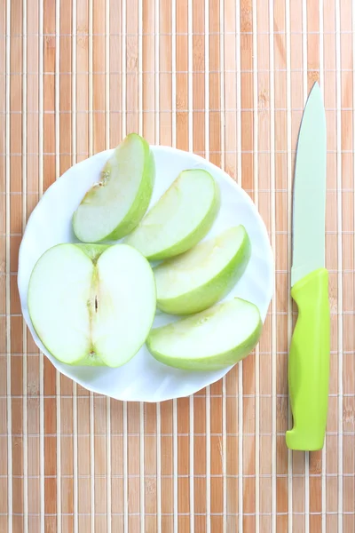 Apple pieces on the plate — Stock Photo, Image