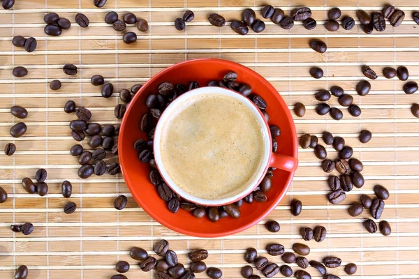 杯咖啡，咖啡豆 — 图库照片
