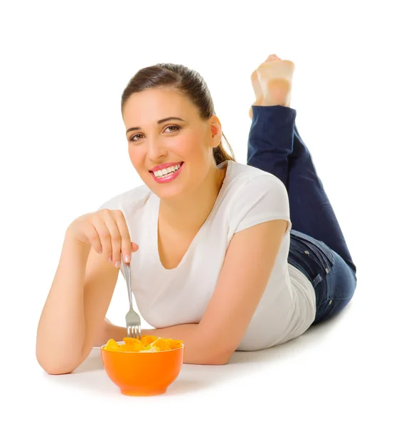 Chica joven con ensalada de frutas —  Fotos de Stock