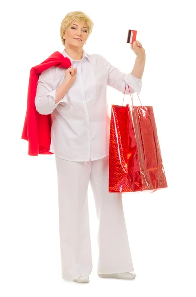 Mulher sênior com sacos e cartão de crédito — Fotografia de Stock