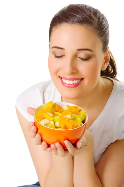 Mladá žena s ovocným salátem — Stock fotografie
