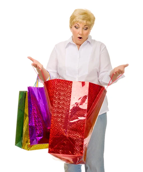 Äldre kvinna med väskor — Stockfoto