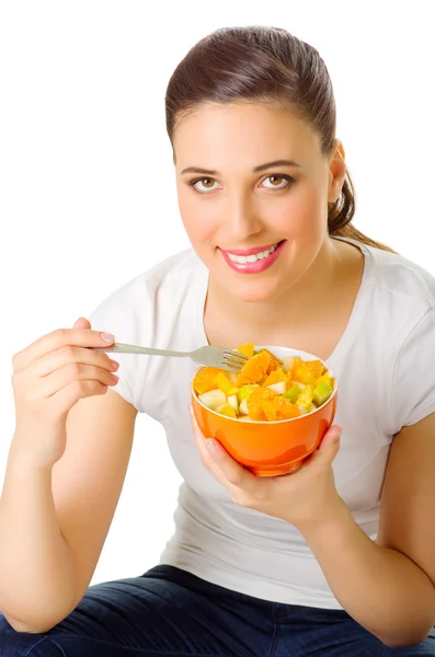 Mujer joven con ensalada de frutas — Foto de Stock