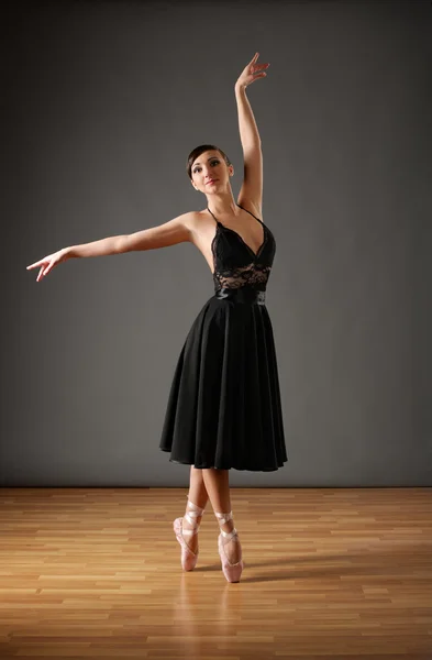 Giovane ballerina — Foto Stock