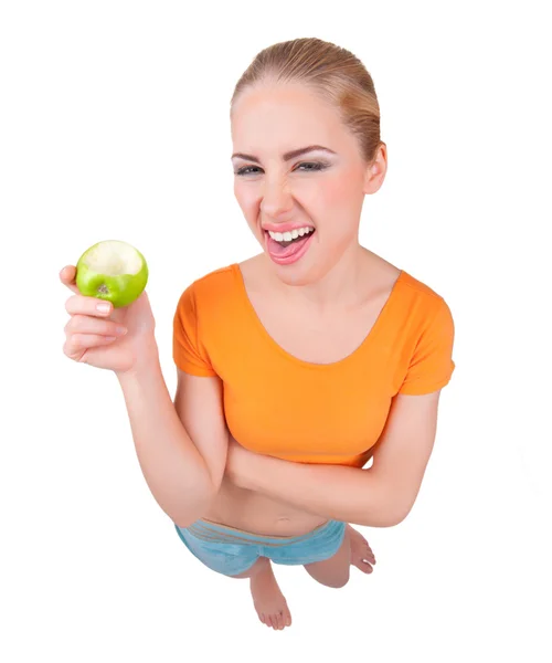 Młoda kobieta śmieszne z jabłkiem — Zdjęcie stockowe