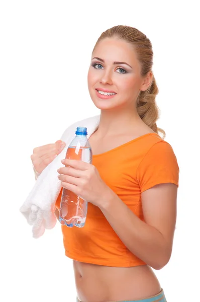 Junge Frau mit Handtuch und Flasche — Stockfoto