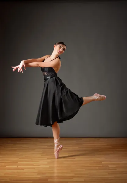 Jovem bailarina — Fotografia de Stock