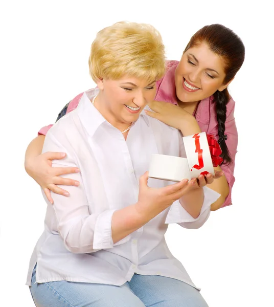 Young woman give gift to her mother — Stock Photo, Image