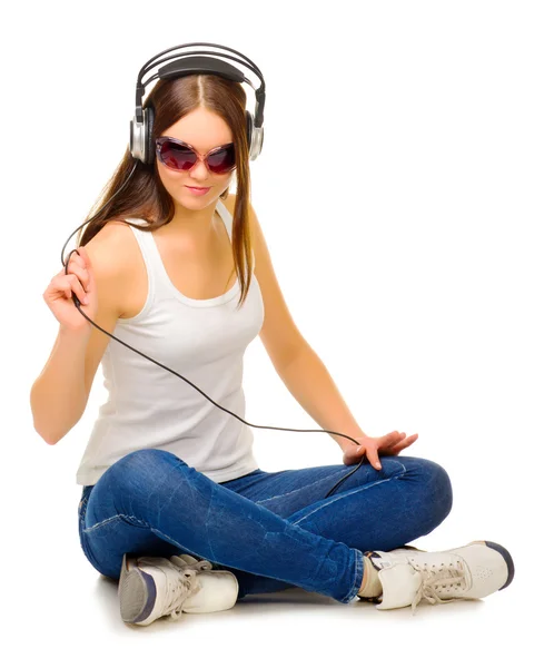 Junges Mädchen hört Musik — Stockfoto