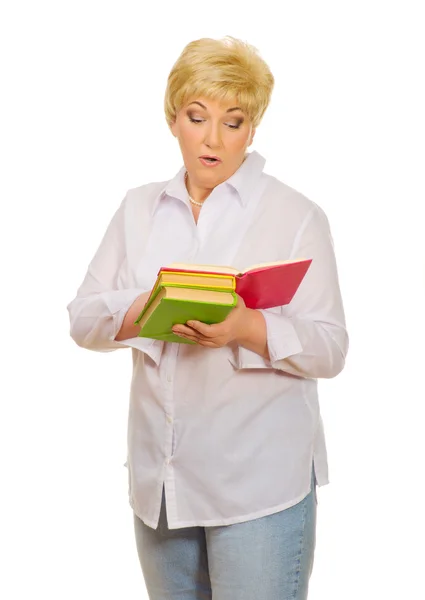 Mujer mayor con libros —  Fotos de Stock