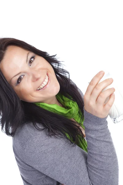 Brunette vrouw consumptiemelk glimlachen over Wit — Stockfoto