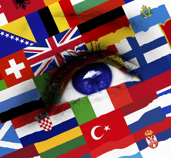 Blaues Auge mit europäischer Gewerkschaftsfahne — Stockfoto