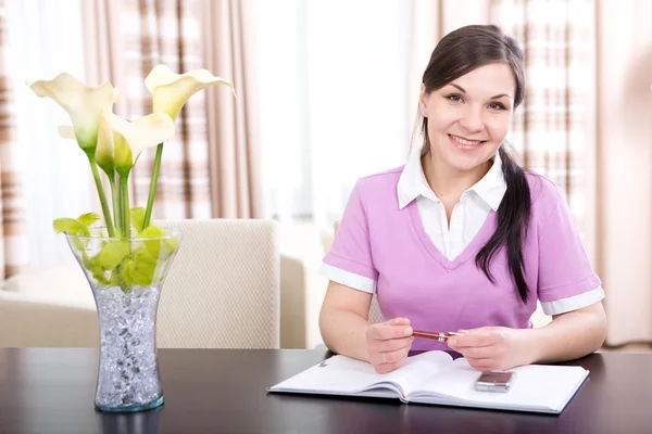 Woman at home looking for a job — Stock Photo, Image