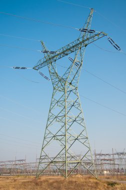pilon ve iletim elektrik hatları
