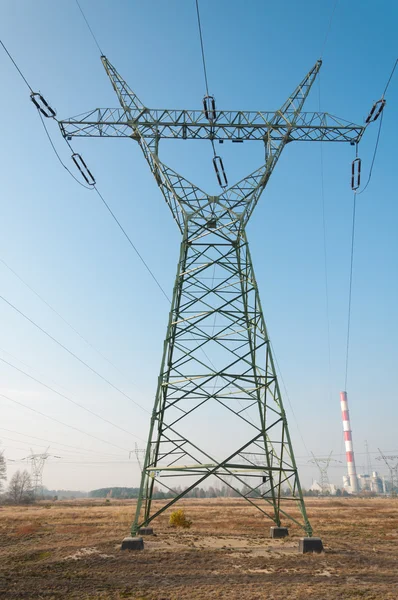 Pyloon en transmissie elektrische leidingen — Stockfoto