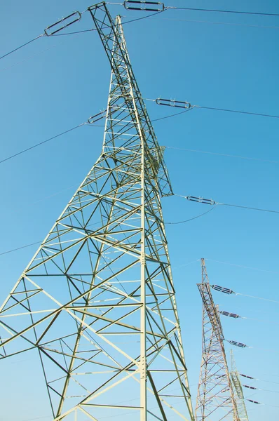 Pylon i transmisji linie energetyczne — Zdjęcie stockowe