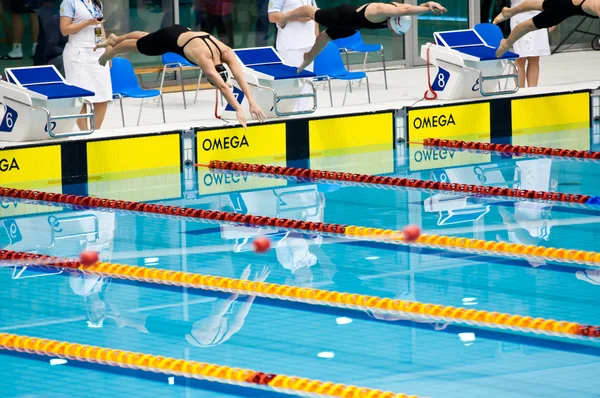 Pływacy, począwszy od konkursu — Zdjęcie stockowe