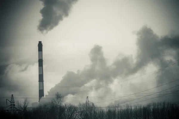 Dirty smoke and pollution produced by chemical factory — Stock Photo, Image