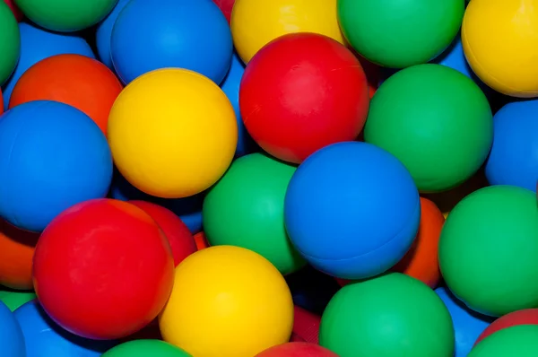 Fond de boules en plastique coloré — Photo