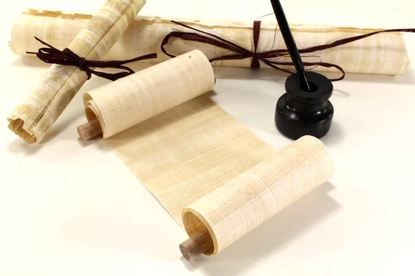 Papyrus rolls with quill — Stock Photo, Image