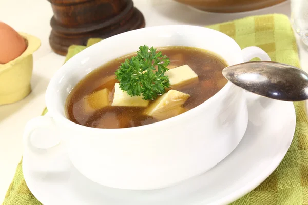 ビーフ コンソメ スープ卵 — ストック写真