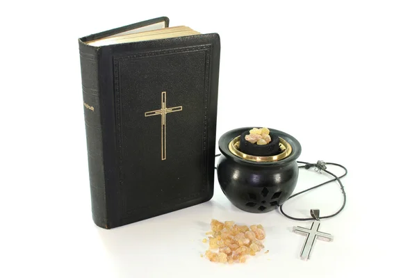 Encens avec bol d'encens et la Bible — Photo