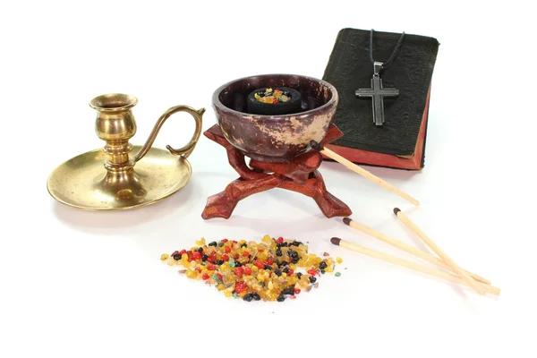 Encens avec bol d'encens et la Bible — Photo