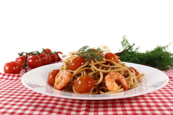 Spaghetti con gamberetti e pomodori — Foto Stock