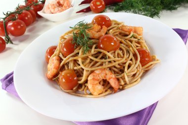 Spagetti karides ve dereotu ile