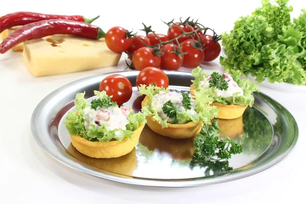 Milho recém cozido com salada de queijo — Fotografia de Stock