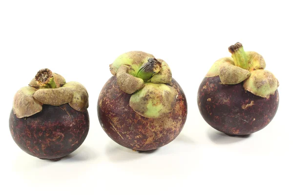 Τρεις φρέσκο mangosteen — Φωτογραφία Αρχείου