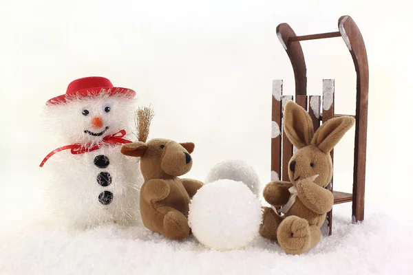Construir un muñeco de nieve —  Fotos de Stock