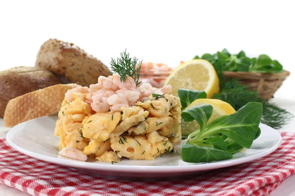 Scrambled egg with shrimp — Stock Photo, Image
