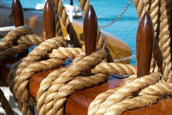 Corde e placcaggi dello yacht — Foto Stock