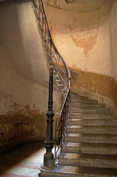 Eski merdiven — Stok fotoğraf