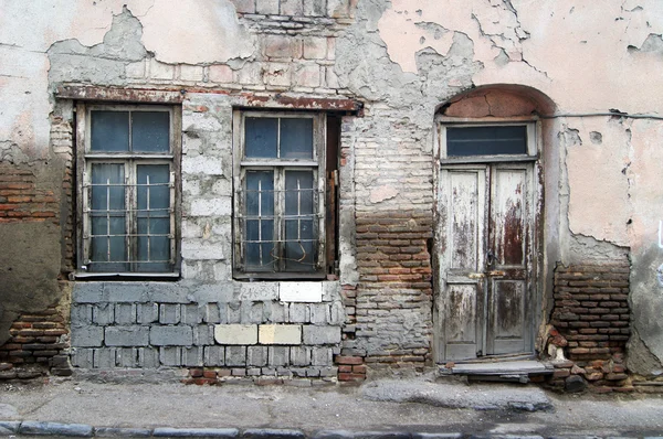 Fachada Art-Nouveau en el casco antiguo de Tiflis, zona restaurada alrededor de la plaza Marjanishvilis — Foto de Stock