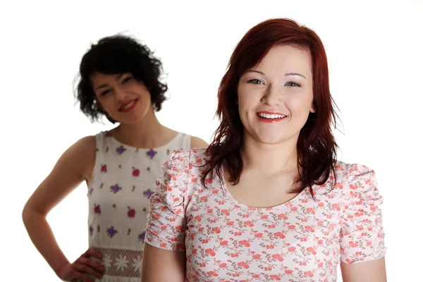 Twee gelukkige vrouwen die poseren — Stockfoto