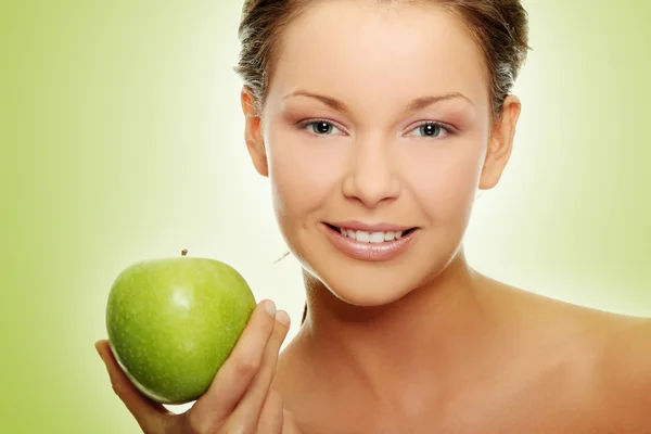 緑のリンゴを持つ女性 — ストック写真