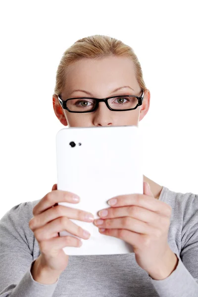Mulher usando computador tablet — Fotografia de Stock