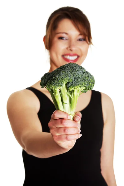 Woman with broccoli — Stockfoto