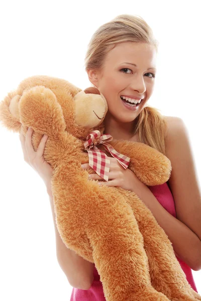 Encantadora rubia abraza oso de peluche — Foto de Stock
